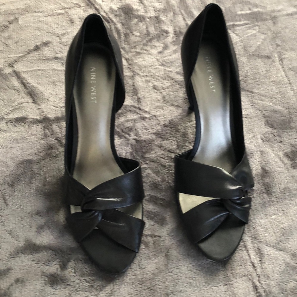 Nine West black leather pumps
